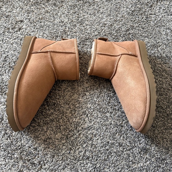 UGG Classic Mini ll Boot. Women’s Size 7 Chestnut - Picture 1 of 6